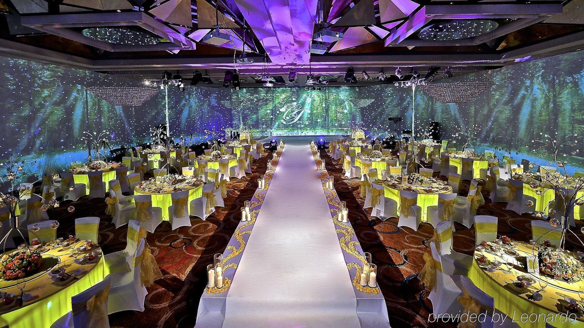 Hotel Nikko Tientsin Dış mekan fotoğraf The interior of the 2011 Hall of Fame