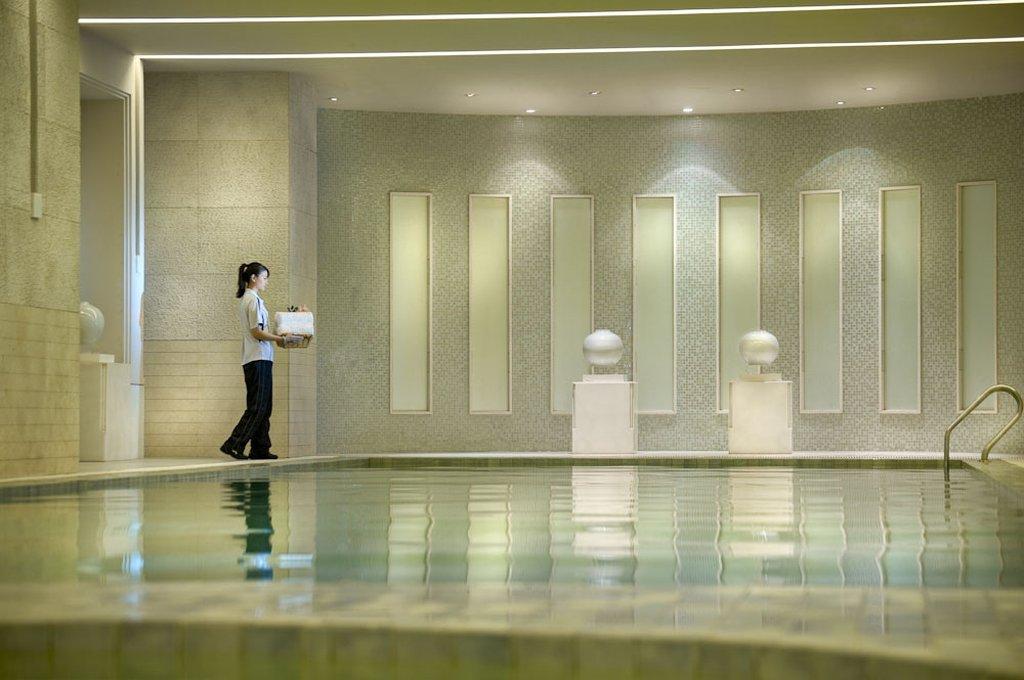 Hotel Nikko Tientsin Dış mekan fotoğraf The swimming pool at The Spa at The Landmark